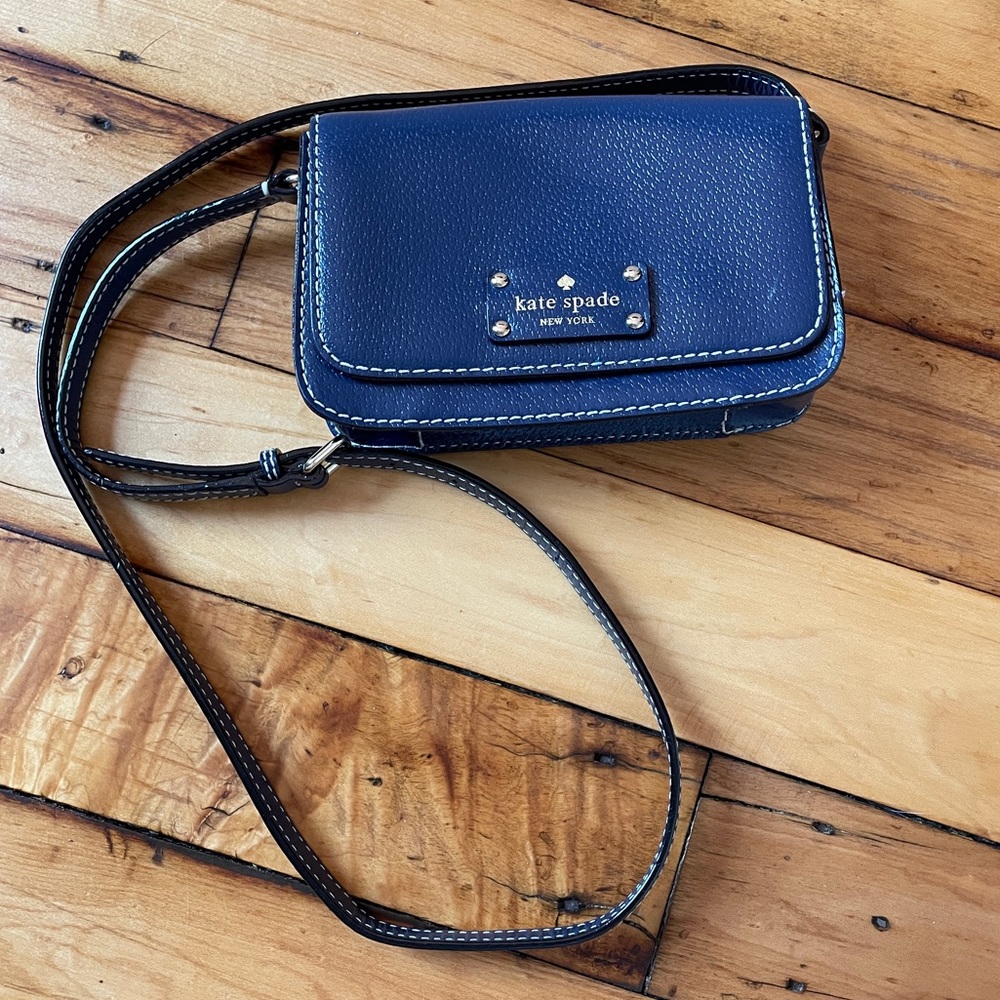 Blue Kate Spade mini crossbody bag ♠️
